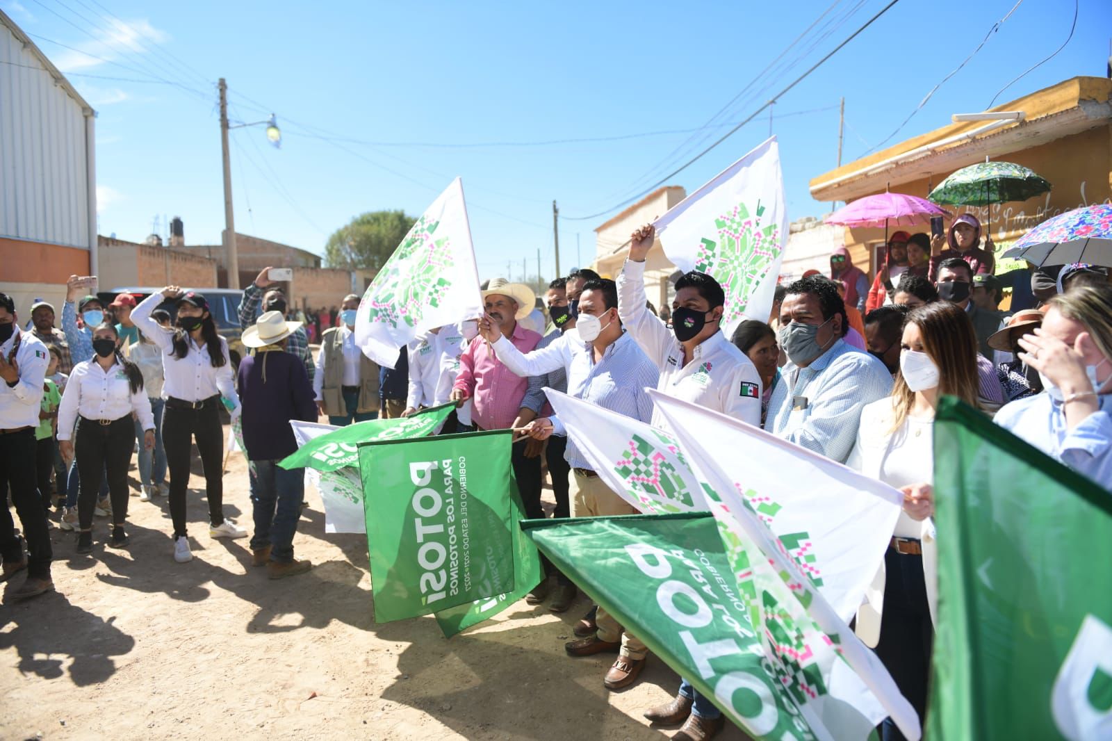 El Gobernador Ricardo Gallardo Cardona dio inicio a obras de pavimentación en la comunidad Dulce Grande, que representan una inversión de más 5 millones de pesos.