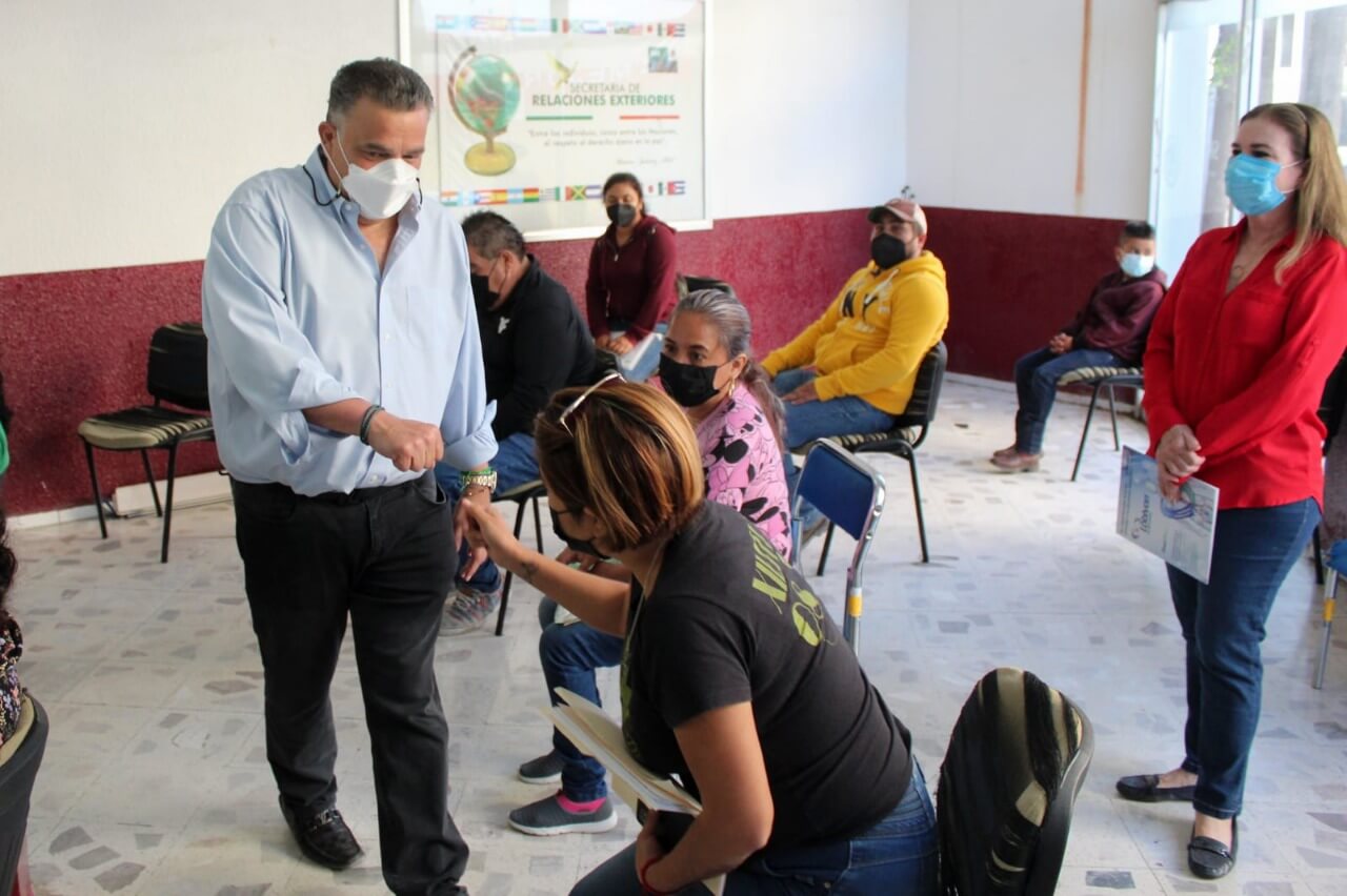 El presidente municipal de Ciudad Valles, David Armando Medina Salazar, visitó las oficinas de enlace de la Secretaría de Relaciones Exteriores