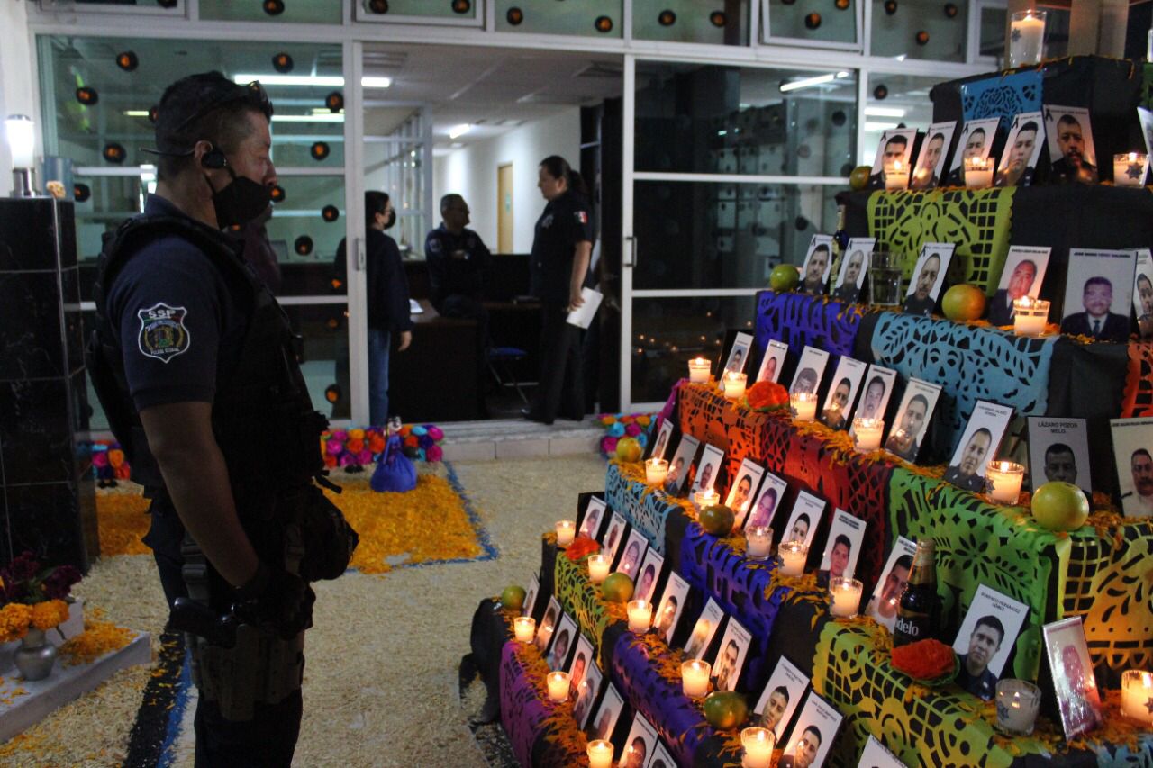 la Dirección General de Seguridad Pública del Estado realiza el tradicional Altar de Muertos, que año con año recoge el valor de las costumbres mexicanas