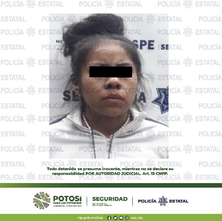 Policías Estatales detuvieron a una mujer, por el presunto delito de robo a transeúnte, en la colonia 6 de Junio.