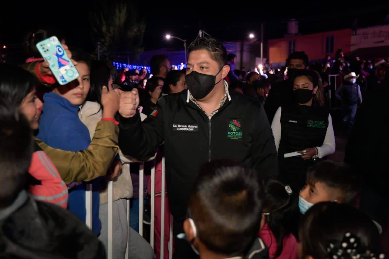 Con una ovacionada presentación musical de Bobby Pulido en Mexquitic de Carmona llegaron a su fin las Posadas Navideñas