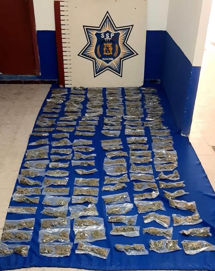 Agentes de la Policía Estatal efectuaron el aseguramiento de un vehículo en cuyo interior había 4.875 kilogramos de droga.