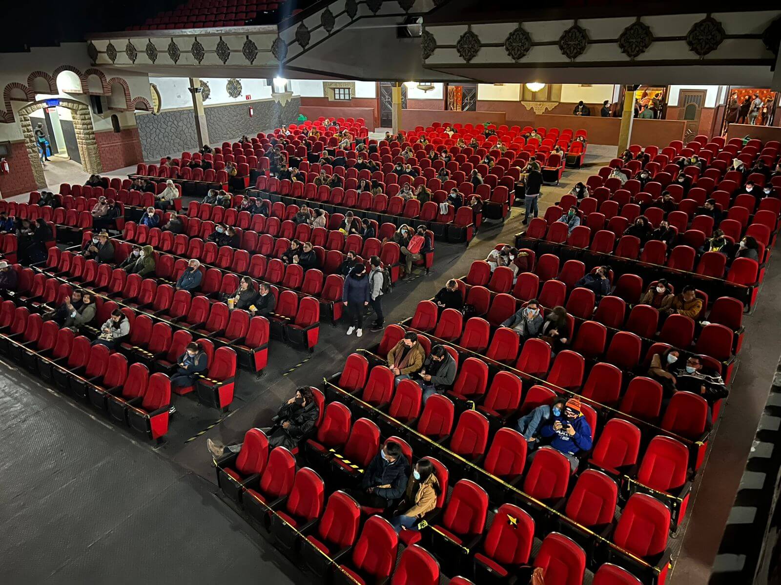 Cineteca Alameda lleva pantalla móvil al municipio de Santa María del Río bajo la modalidad auto-cinema reunió a las familias santamarienses.