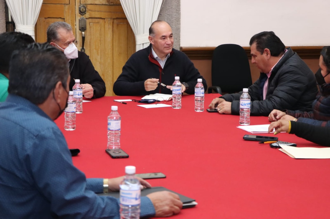 Sostuvo Enrique Galindo, encuentro con comerciantes de mercados y del Centro Histórico