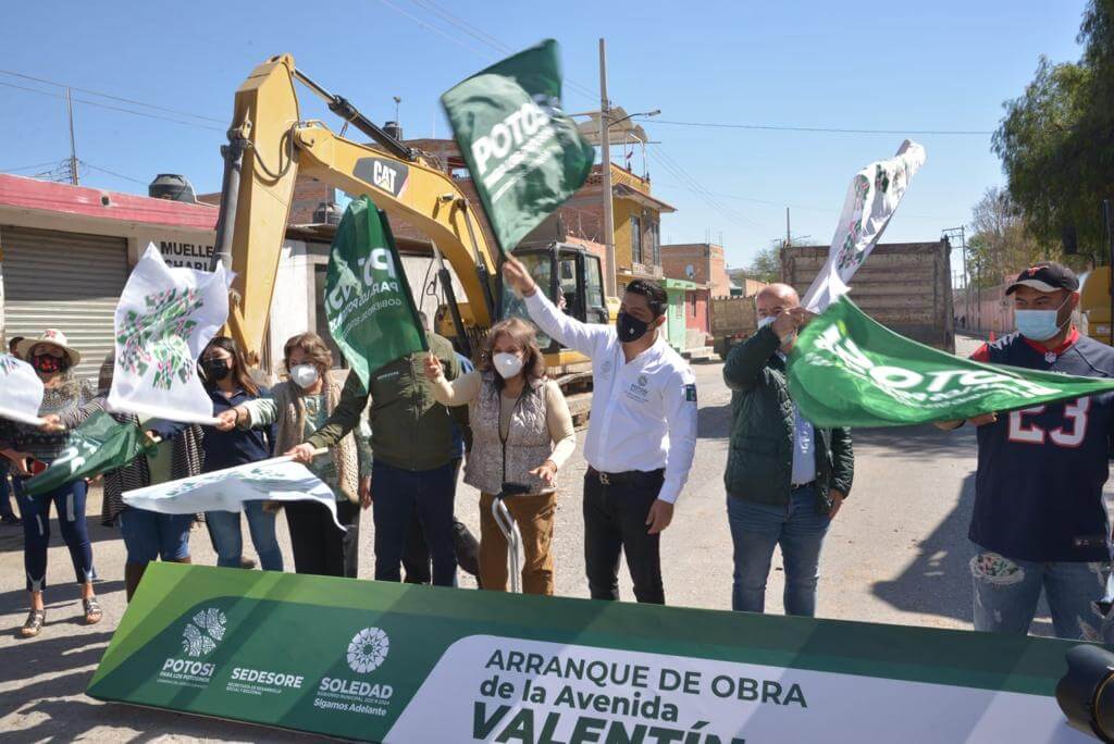 Leonor Noyola Cervantes, dio arranque este martes a la pavimentación de la avenida Valentín Amador en el tramo de la calle de Dos de abril