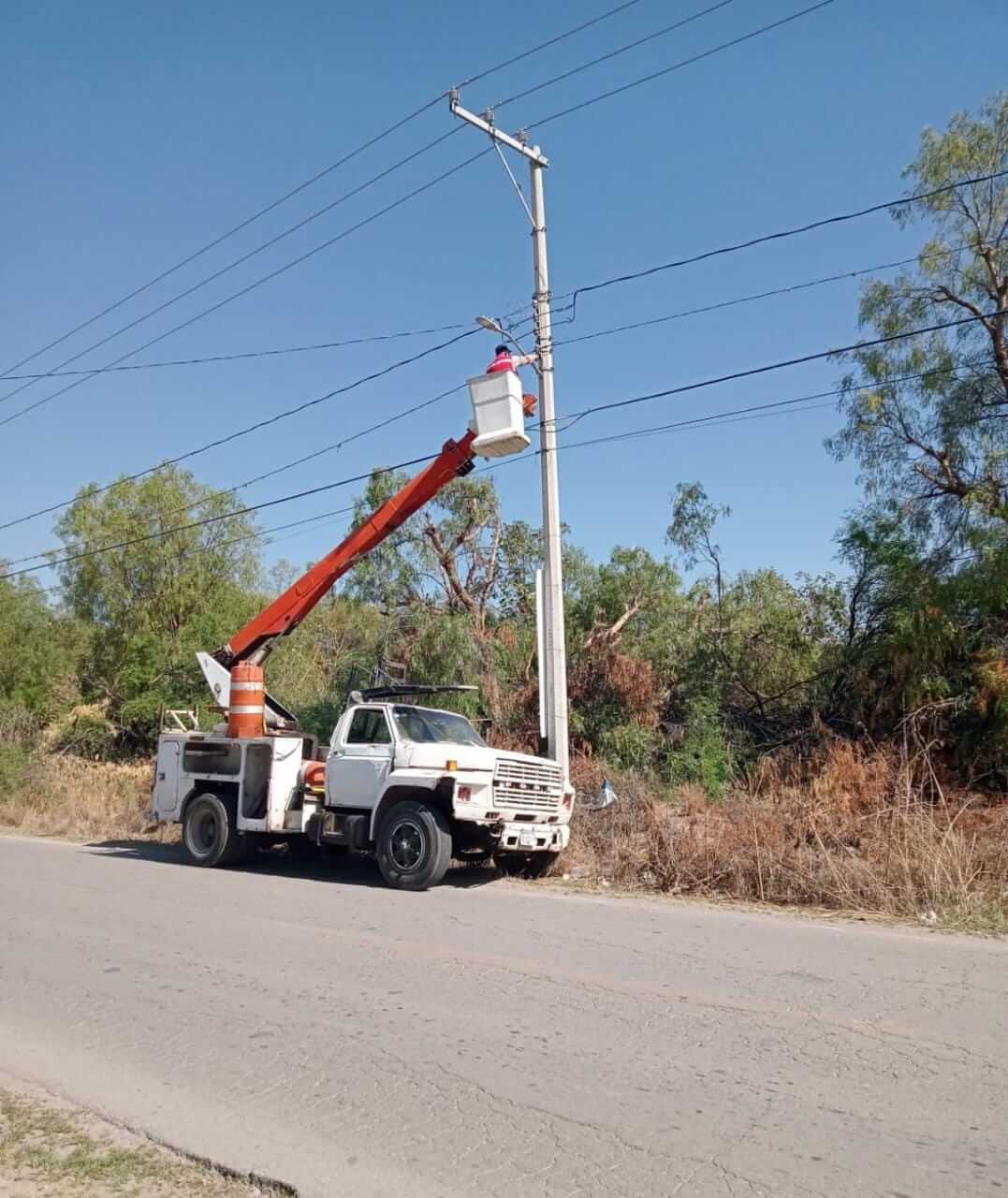 La Dirección de Servicios Municipales, a través del área de alumbrado público rehabilitó el sistema de iluminación tipo LED