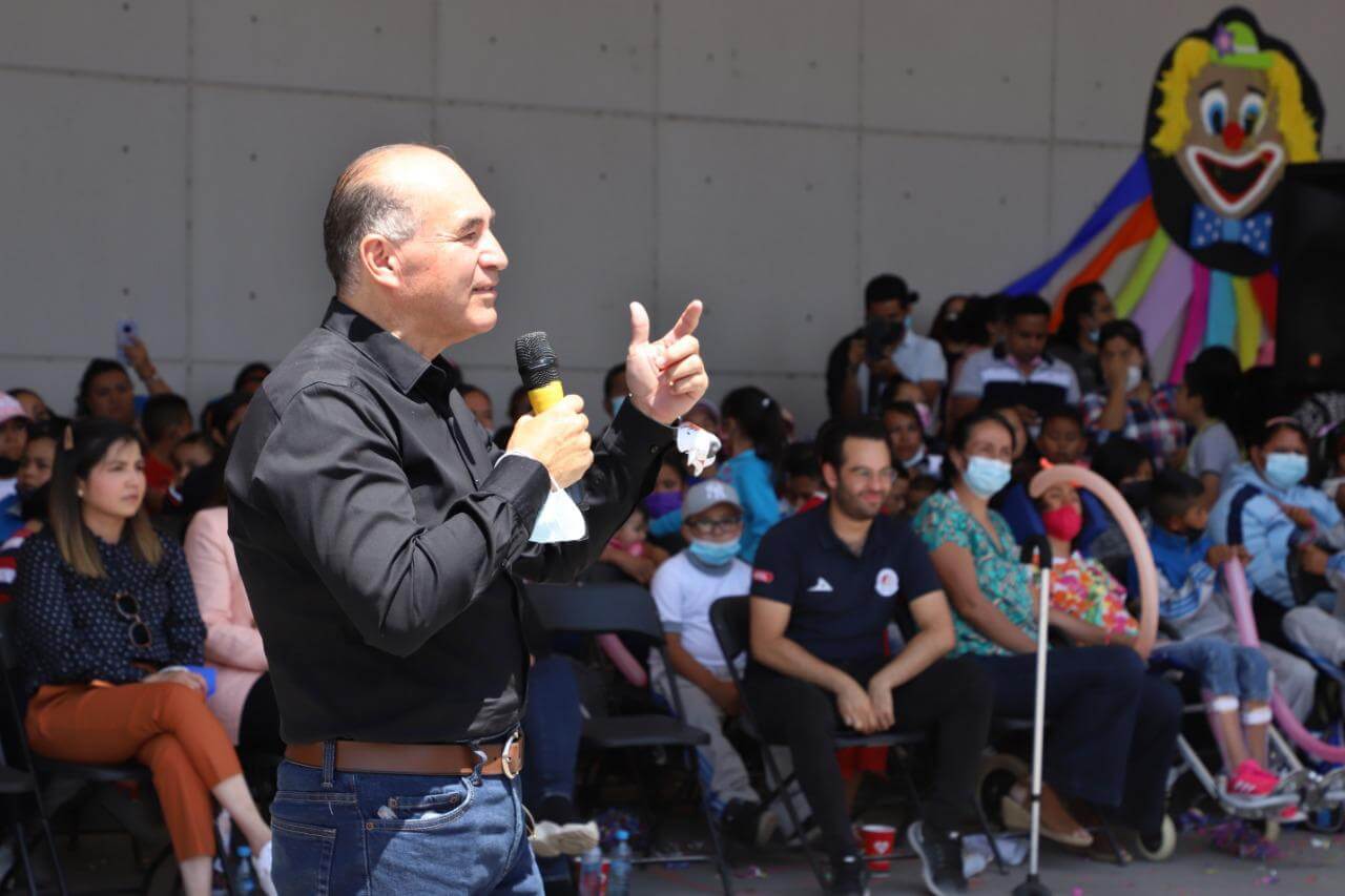 Horas de feliz esparcimiento infantil es el que ofreció el Gobierno de la Capital, con el patrocinio del Club Atlético de San Luis