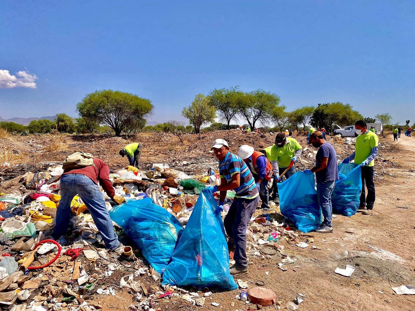 En la comunidad Exhacienda de Gogorrón, se llevó a cabo una jornada de limpieza de parte de General Motors (GM)