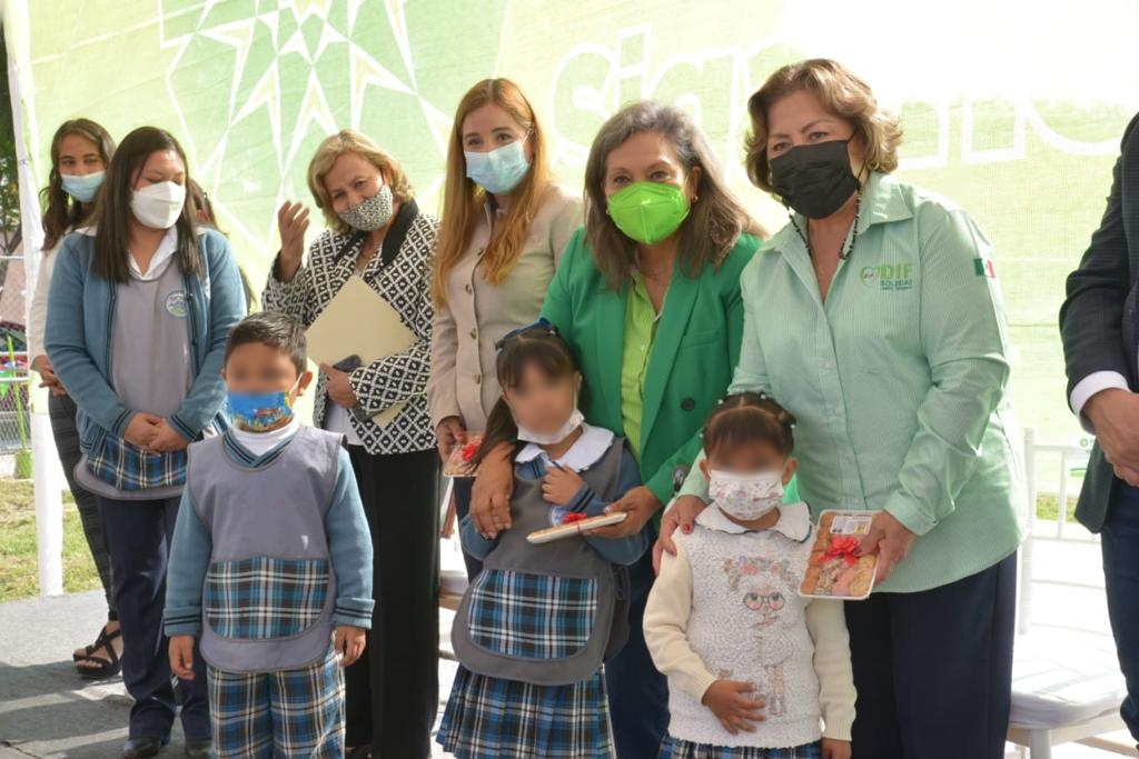 Leonor Noyola, acudió esté martes a la escuela de educación preescolar “Niños Héroes”, ubicada en el fraccionamiento Puertas del Sol