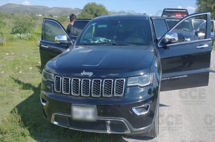 Elementos de la Guardia Civil Estatal (GCE) detuvieron a un hombre por presunta tripulación de una camioneta con reporte de robo