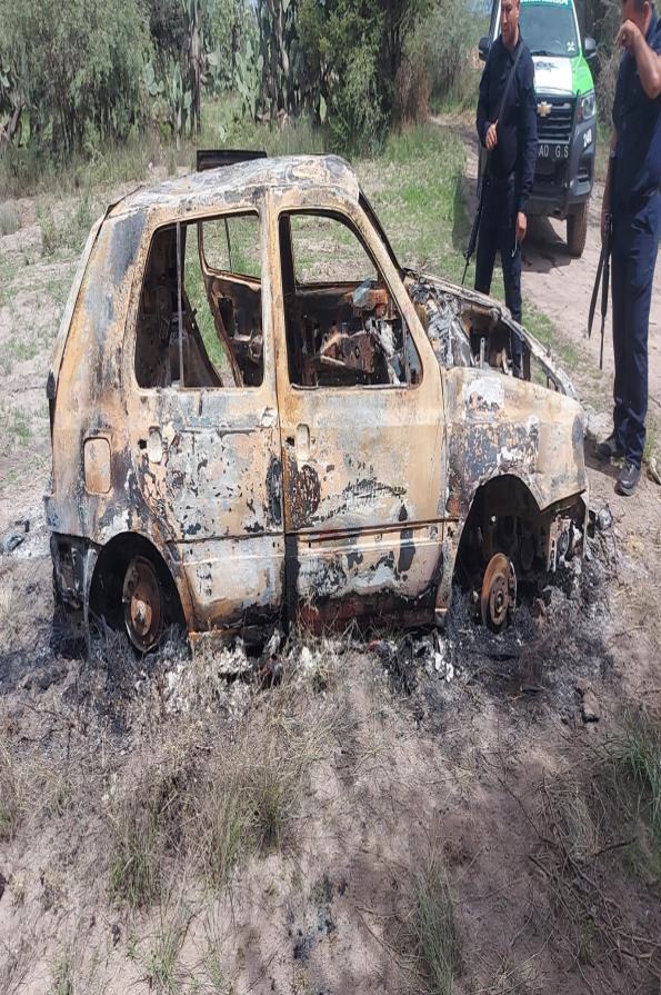 aseguraron un vehículo con reporte de robo vigente calcinado, esto en la comunidad de Milpillas en la capital potosina.