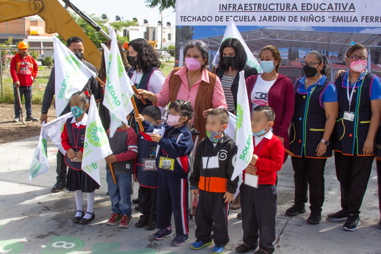 Alcaldesa de Soledad da arranque a las obras de techado en el jardín de niños Emilia Ferreiro