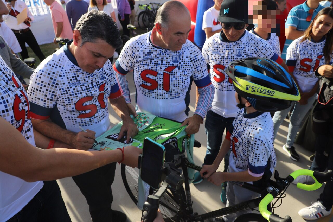 Nairo Quintana motiva a la niñez y juventud potosina a mantenerse en el deporte