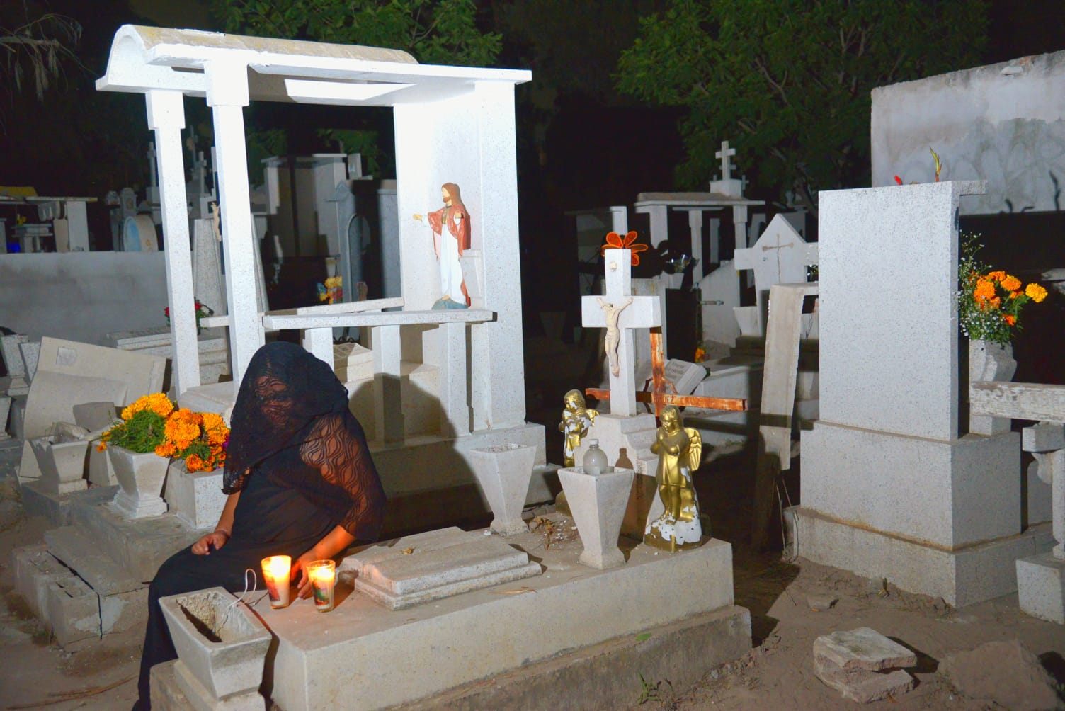 Instituto Municipal de la Juventud a cargo de Gerardo Sosa de Torres, realizó el foro paranormal y el recorrido por cementerios municipales.