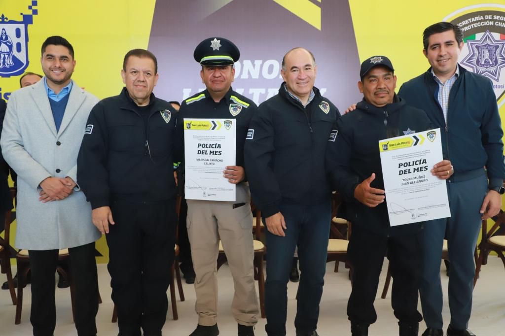 Durante la entrega de estímulos a los y las policías municipales del mes, ofrece dignificar condiciones laborales de jubilación.