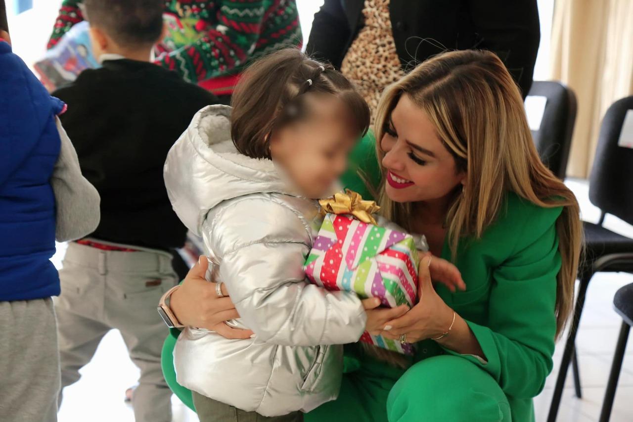 Con juguetes, piñatas y emotivos momentos de convivencia, niñas y niños de los CAS se mostraron felices con las celebraciones