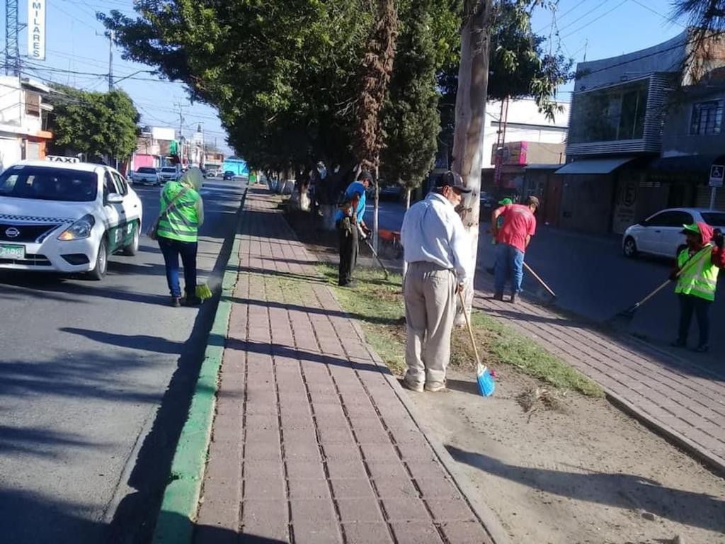 Desde hace unos días comenzaron las labores para embellecer el municipio y mantener los espacios públicos limpios.