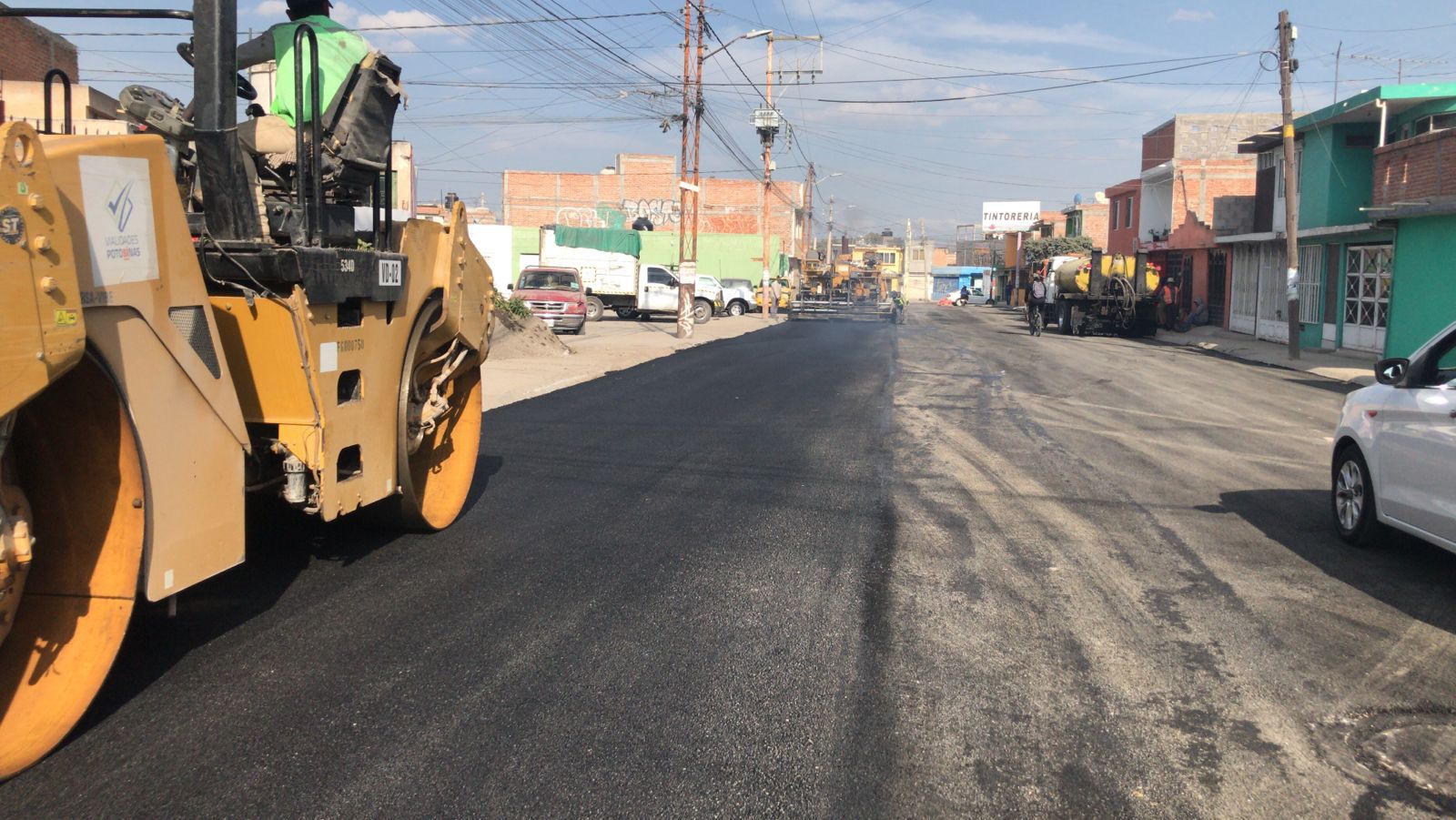 Comenzó la pavimentación de la calle Josefa Ortiz de Domínguez y siguieron los trabajos de rehabilitación de avenidas principales.