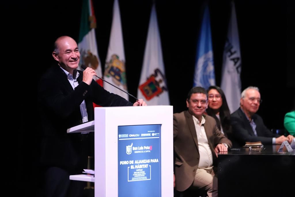 Enrique Galindo puso en marcha el Foro de Alianzas para el Hábitat, junto con el representante de ONU-Hábitat y la Cihalc, Bernd Pfannenstein.