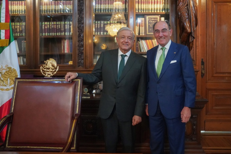 AMLO anuncia compra de plantas de generación de energía eléctrica a Iberdrola