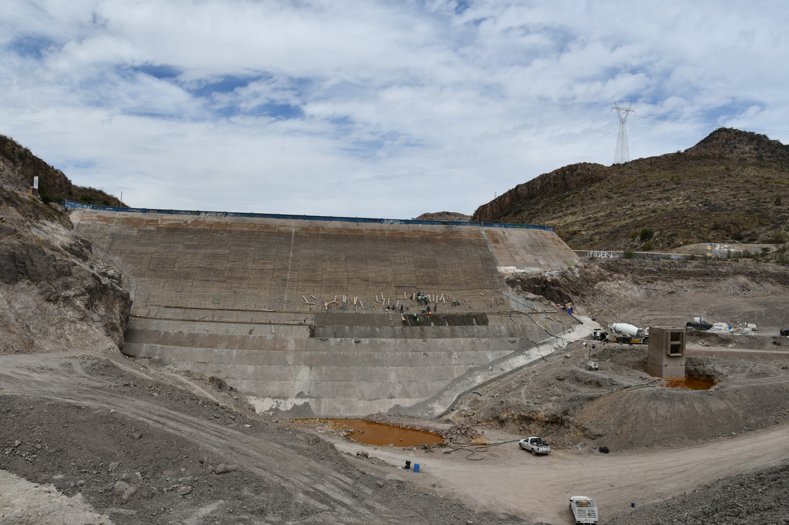 la Comisión Estatal del Agua (CEA), avanza con la rehabilitación de la presa El Peaje