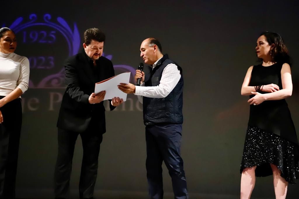 En el Teatro de la Paz, uno de los sitios en los que tuvo más presentaciones el primer actor, el público potosino y su familia participaron en este homenaje.