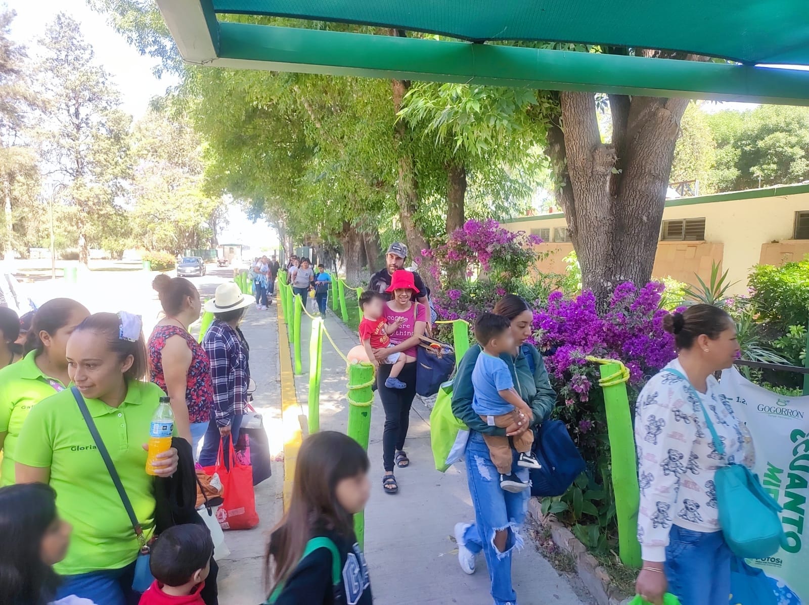 Los primeros en ser parte de estos festejos, fueron los pequeños alumnos de los Centros de Atención Infantil