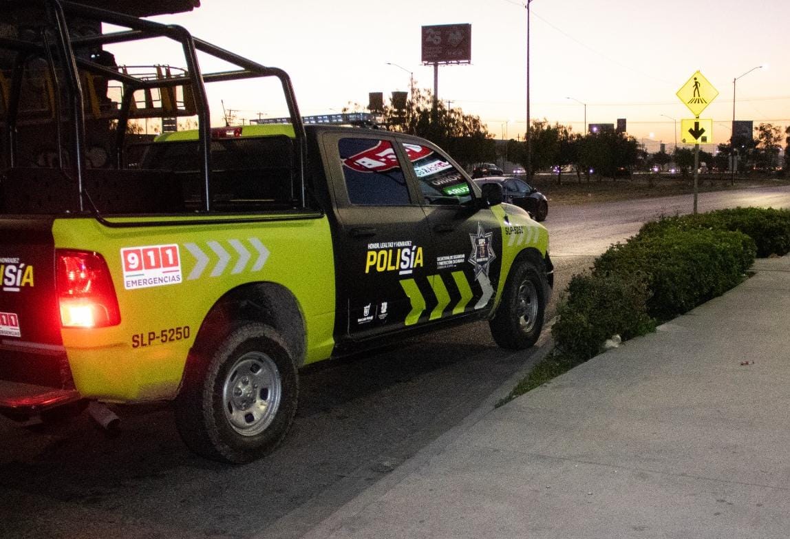 En incendio a vinatería, grupo armado ataca a oficiales