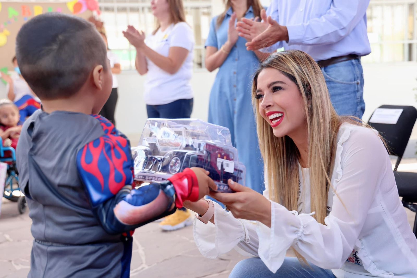 DIF ESTATAL ENTREGA JUGUETES A NIÑAS Y NIÑOS DEL CAM