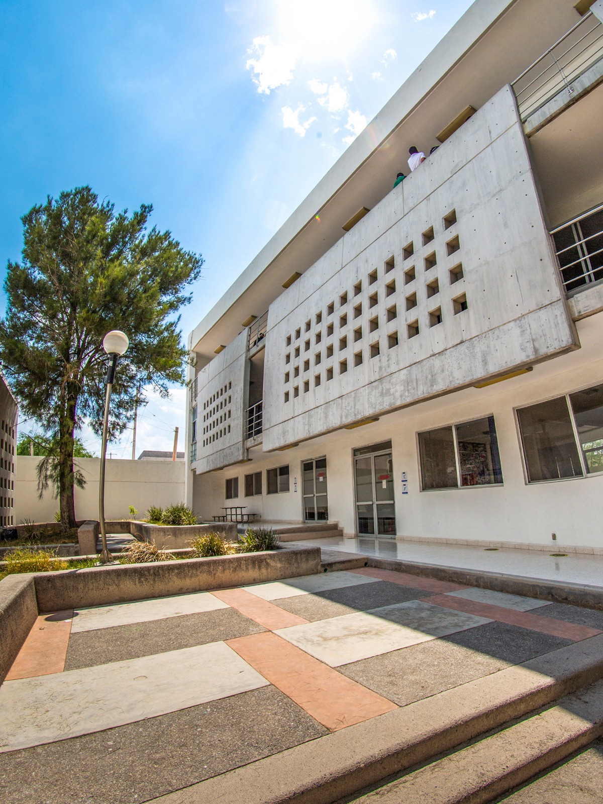 El directivo universitario dijo también que han hecho llegar a los estudiantes una serie de pláticas y conferencias