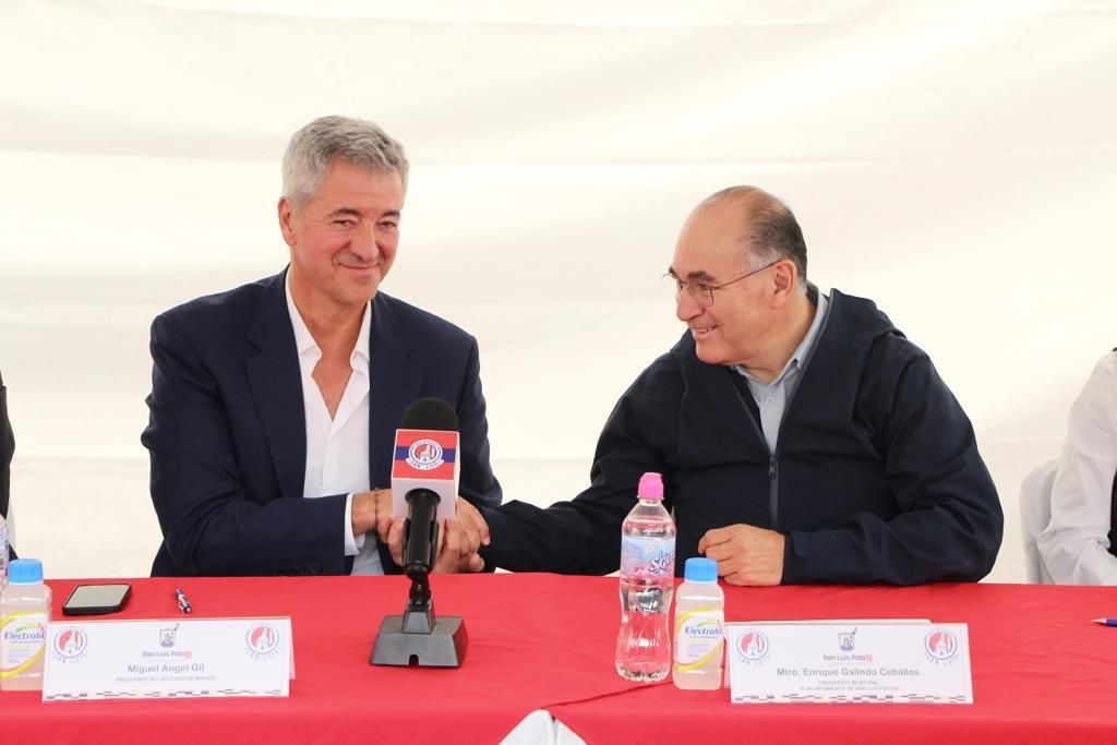 Enrique Galindo y Miguel Ángel Gil encabezan la firma del comodato de instalaciones Camino a la Presa