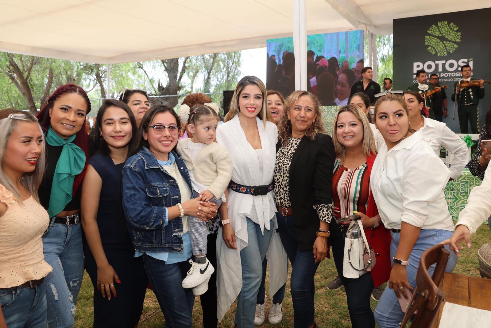 DIF ESTATAL RECONOCE LA LABOR DE LAS MADRES POTOSINAS EN SU DÍA