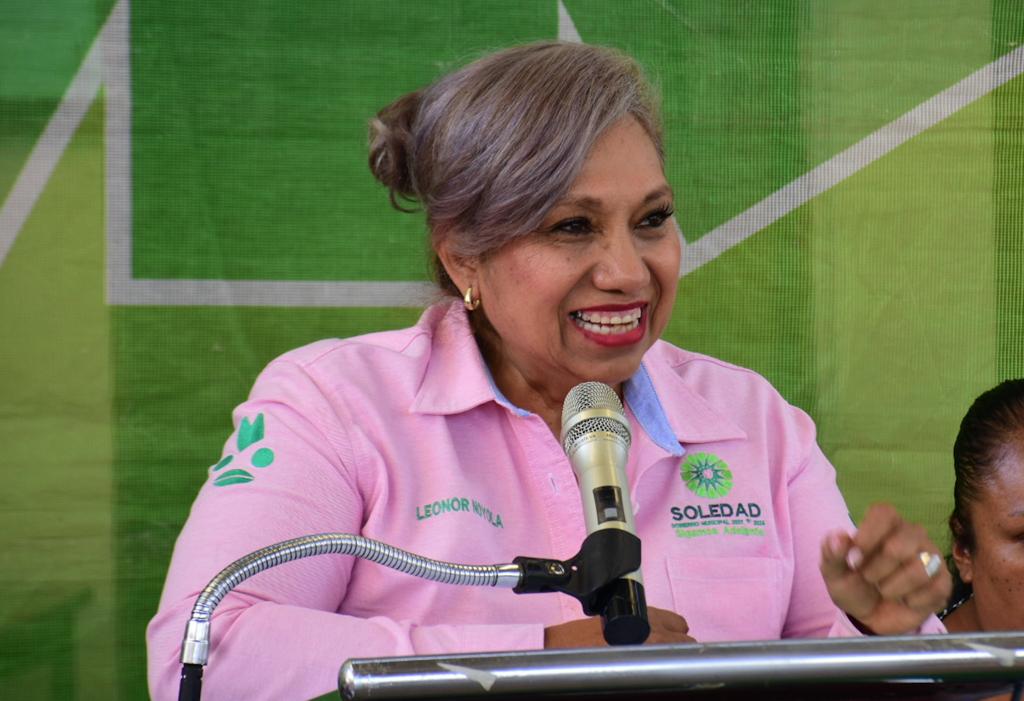 El programa social arrancó en la primaria San Luis Rey de Chicago, donde se anunció que 40 planteles educativos serán beneficiados con este apoyo.