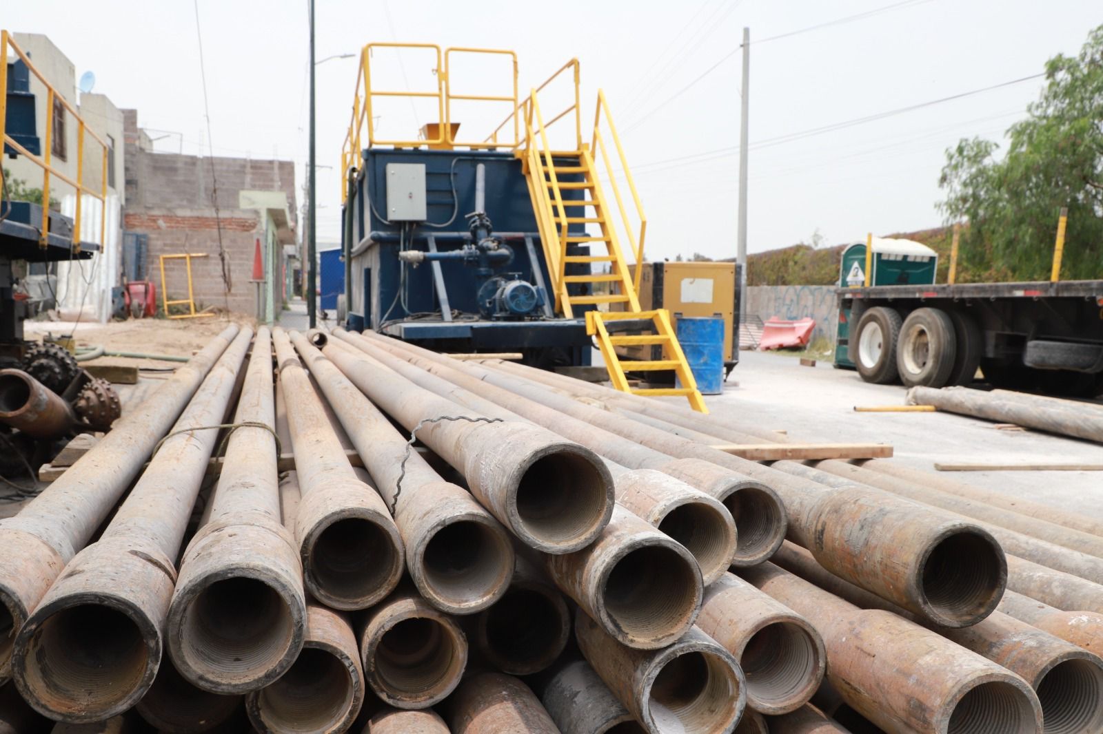 La Dirección de Obras Públicas realiza estos trabajos de perforación con maquinaria de alta tecnología.