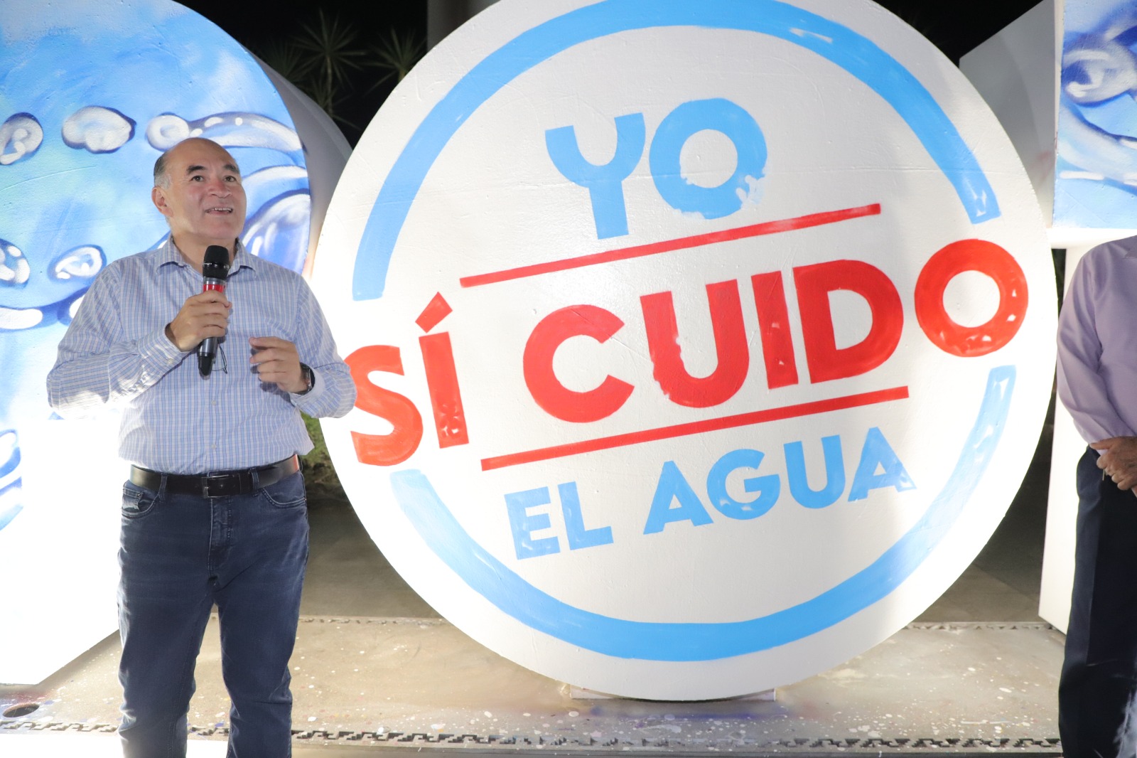 Enrique Galindo enciende nuevo alumbrado táctico con tecnología de última generación, con ahorro de energía y mayor seguridad para la zona.