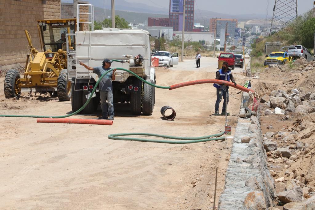 Señalo que con el programa municipal Vialidades Potosinas, la intervención en calles y avenidas es mediante trabajos integrales