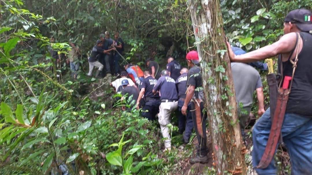 PEQUEÑO DE 10 AÑOS MUERE TRAS CAER A BARRANCO, POLICÍA INTENTA RESCATARLO Y FALLECE EN EL INTENTO