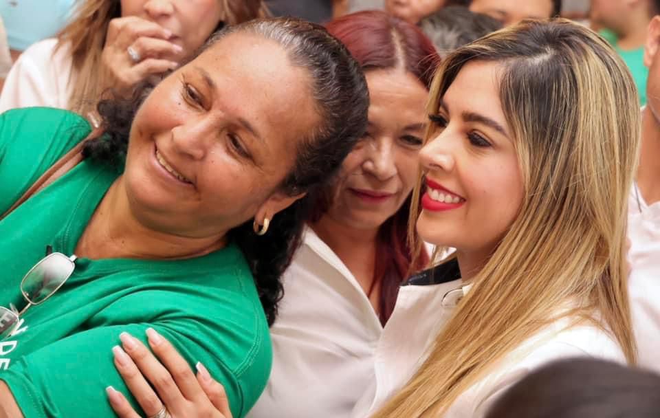 Celia Rivera, una de las beneficiarias del programa, expresó su gratitud en nombre de todas las familias favorecidas por este proyecto