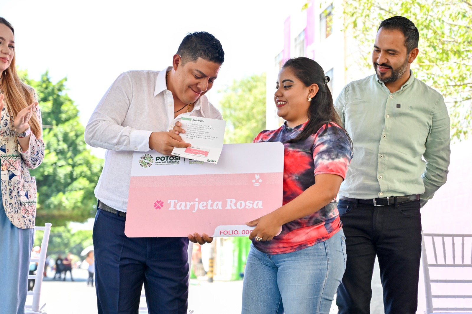 MUJERES RECONOCEN APOYO DEL GOBERNADOR CON NUEVA CLÍNICA ROSA