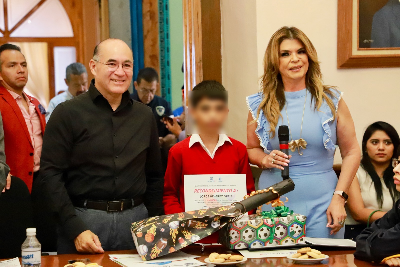 La Presidenta de la Comisión del Agua del Cabildo también participó en la entrega a la ciudadanía de regaderas ahorradoras de agua