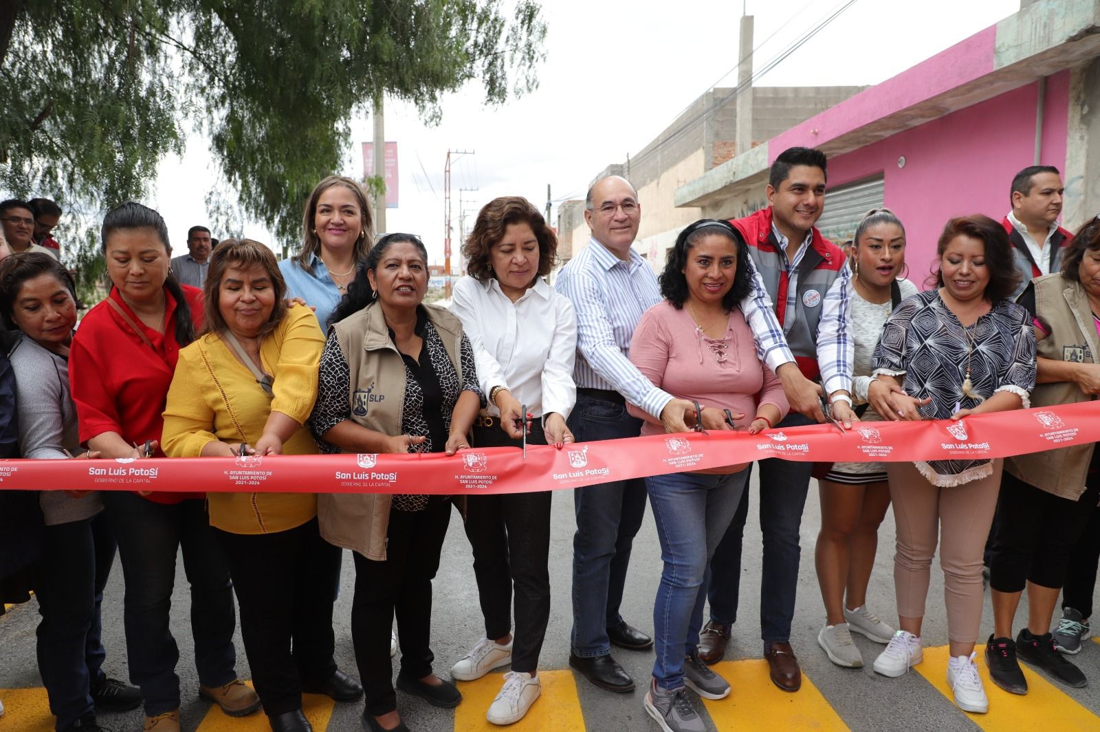 La pavimentación de la calle Ponciano Arriaga mejora la calidad de vida para la colonia Mezquital; arrancó la segunda fase en beneficio de la Rural Atlas.