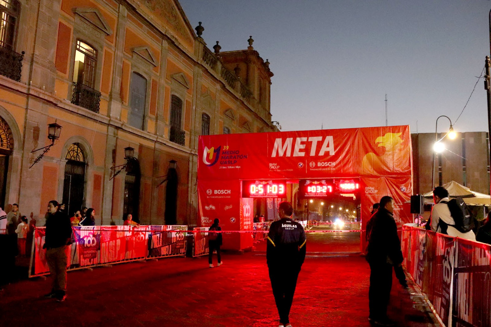 La historia del Medio Maratón UASLP se remonta a 1983, cuando tuvo su primera edición como parte de los festejos por los 60 años de la universidad