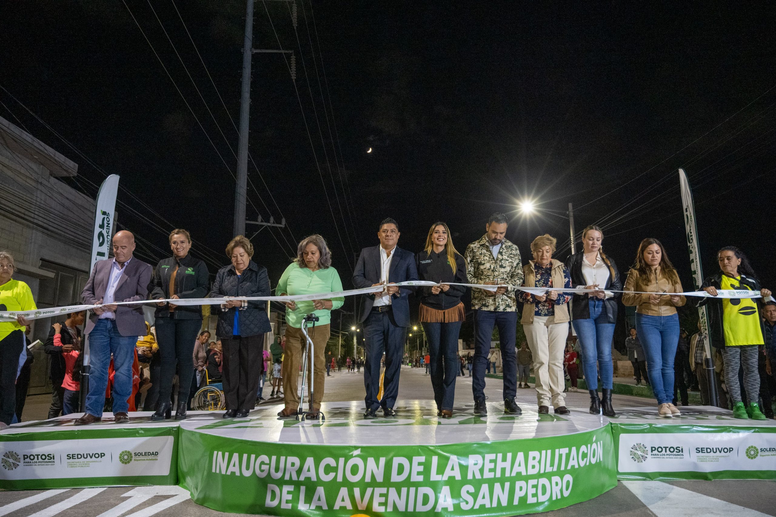 Más de 500 lámparas LED de 100 watts han sido instaladas a lo largo de la avenida, garantizando una iluminación adecuada