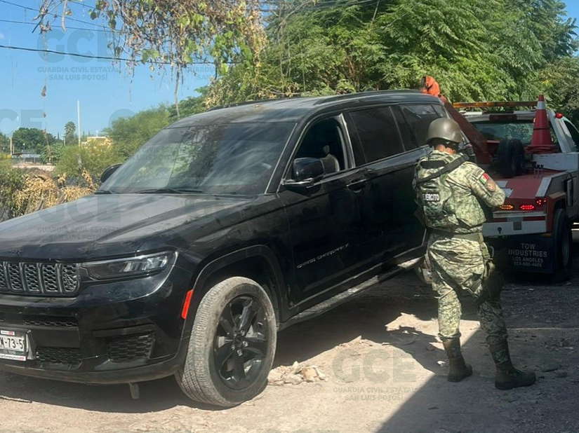 Aseguraron artefactos explosivos, cargadores, “poncha llantas”, entre otros objetos ilícitos, en el interior de una vivienda.