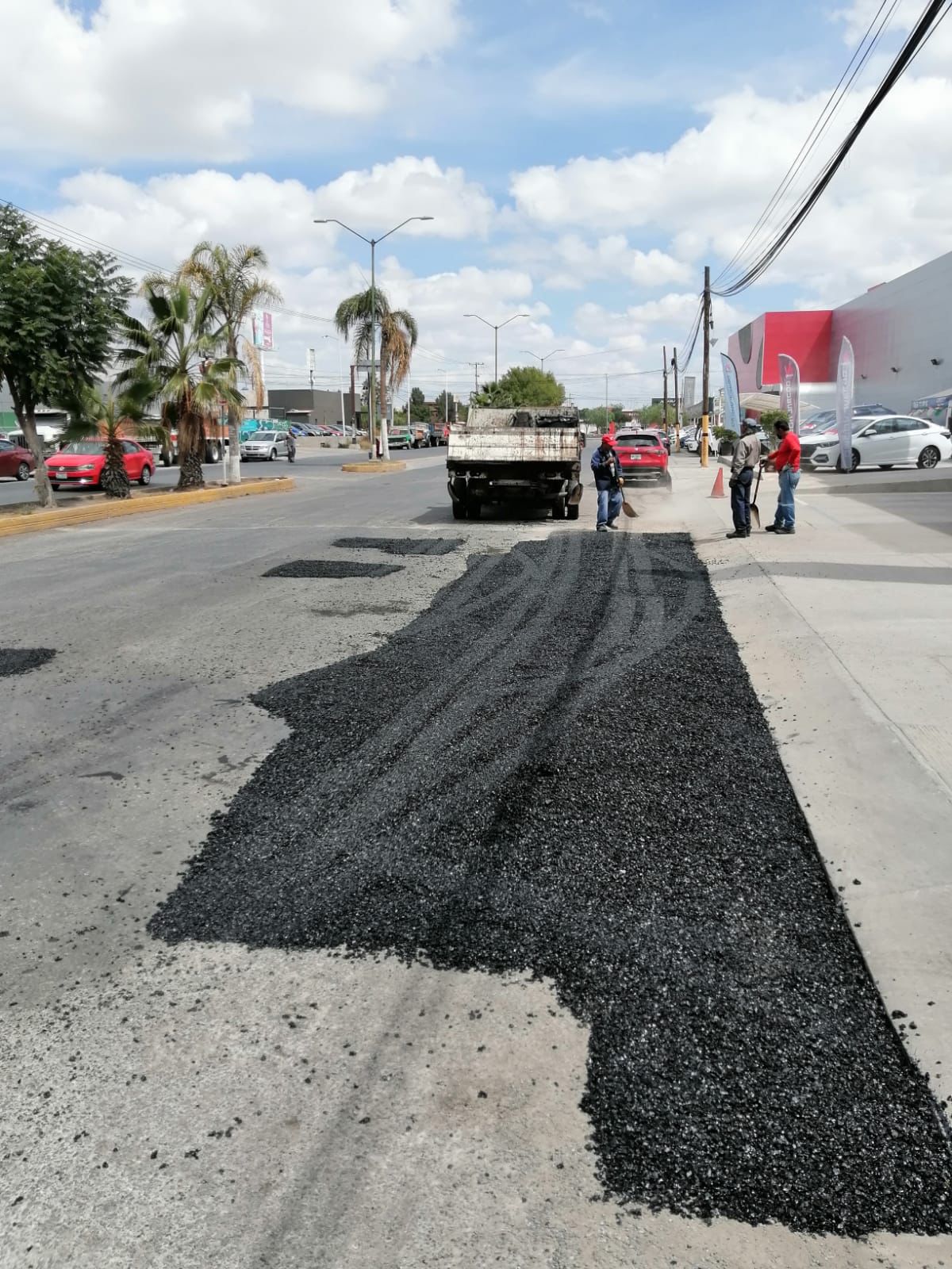 Se realizaron trabajos con mezcla asfáltica, con material de concreto y reposición de piezas de adocreto.