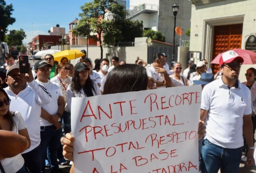 Esta mañana cerca de 200 trabajadores sindicalizados del Poder Judicial federal  entraron en paro y se manifestaron cerrando vialidades