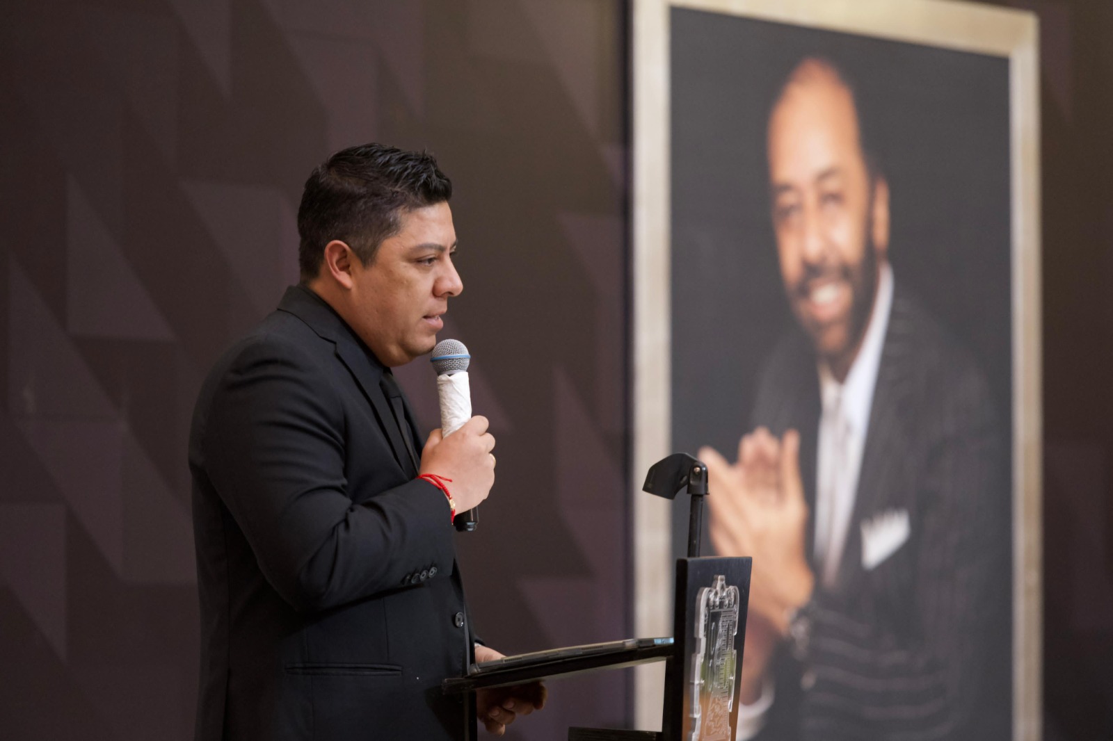 Poderes del Estado, familiares y personas cercanas al reconocido político y empresario potosino, rindieron homenaje de cuerpo presente