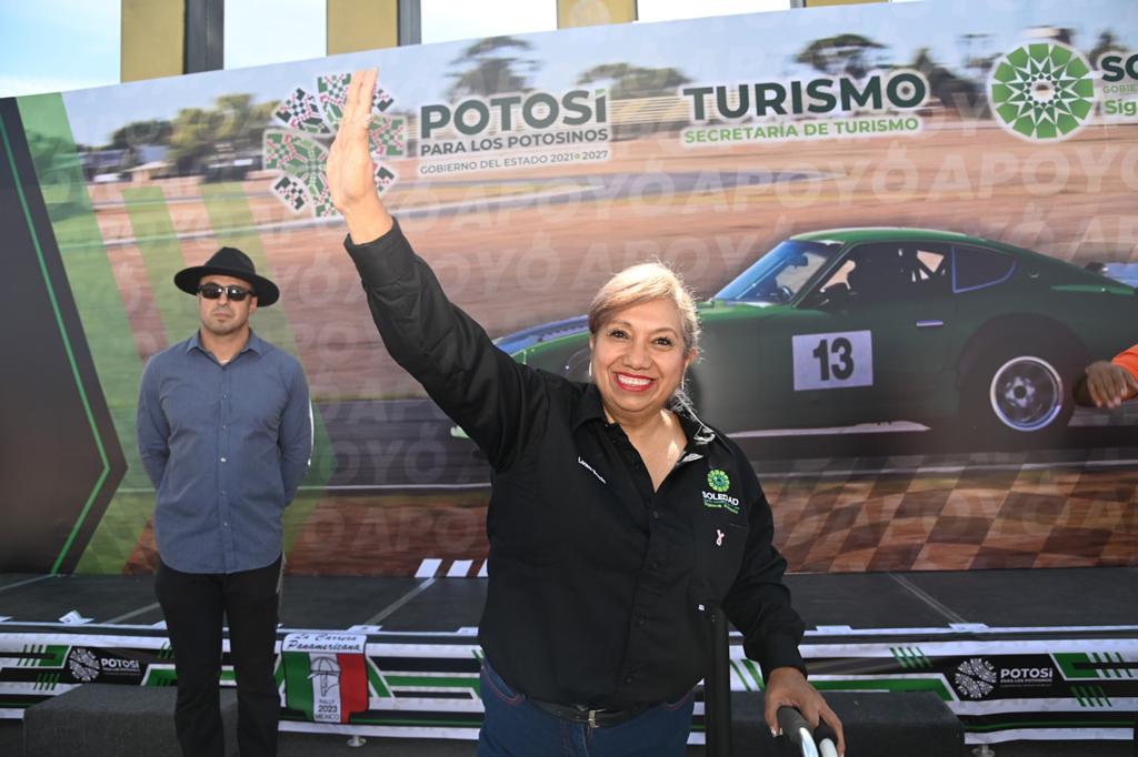 Encendieron motores más de 80 vehículos clásicos la etapa SLP-Monterrey, en el recién nombrado Bulevar Valle de los Fantasmas.