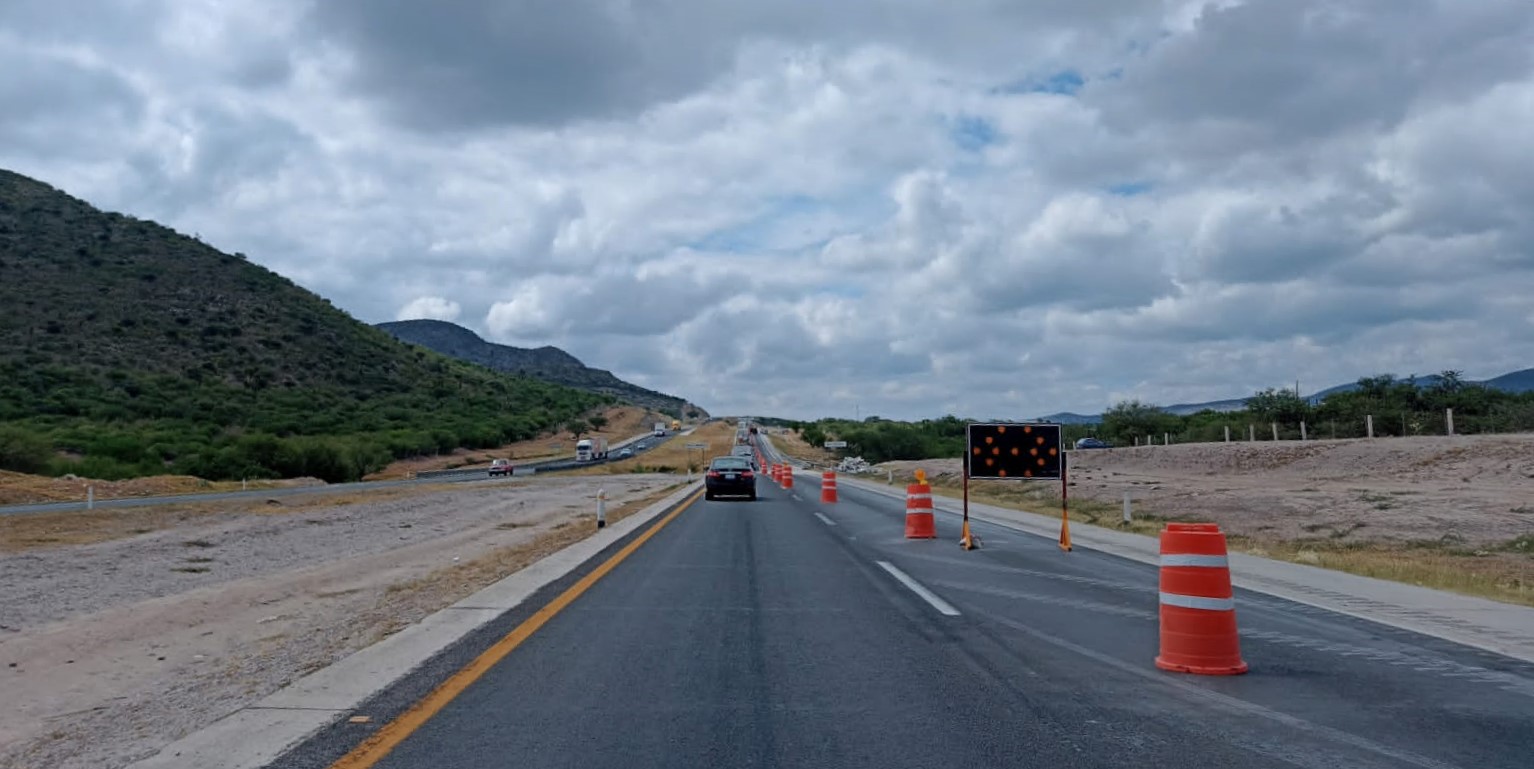 CONTINÚA LA SICT CON LOS TRABAJOS DE CONSERVACIÓN EN EL TRAMO SAN LUIS POTOSÍ-MATEHUALA