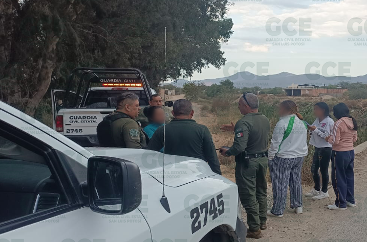 Tras los operativos en la zona, lograron ubicar a dos jóvenes sobre Camino a Cerro de San Pedro, quienes cumplían con las características